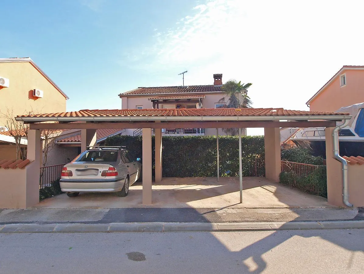 Apartment Mitar 1271 Fazana 0*,