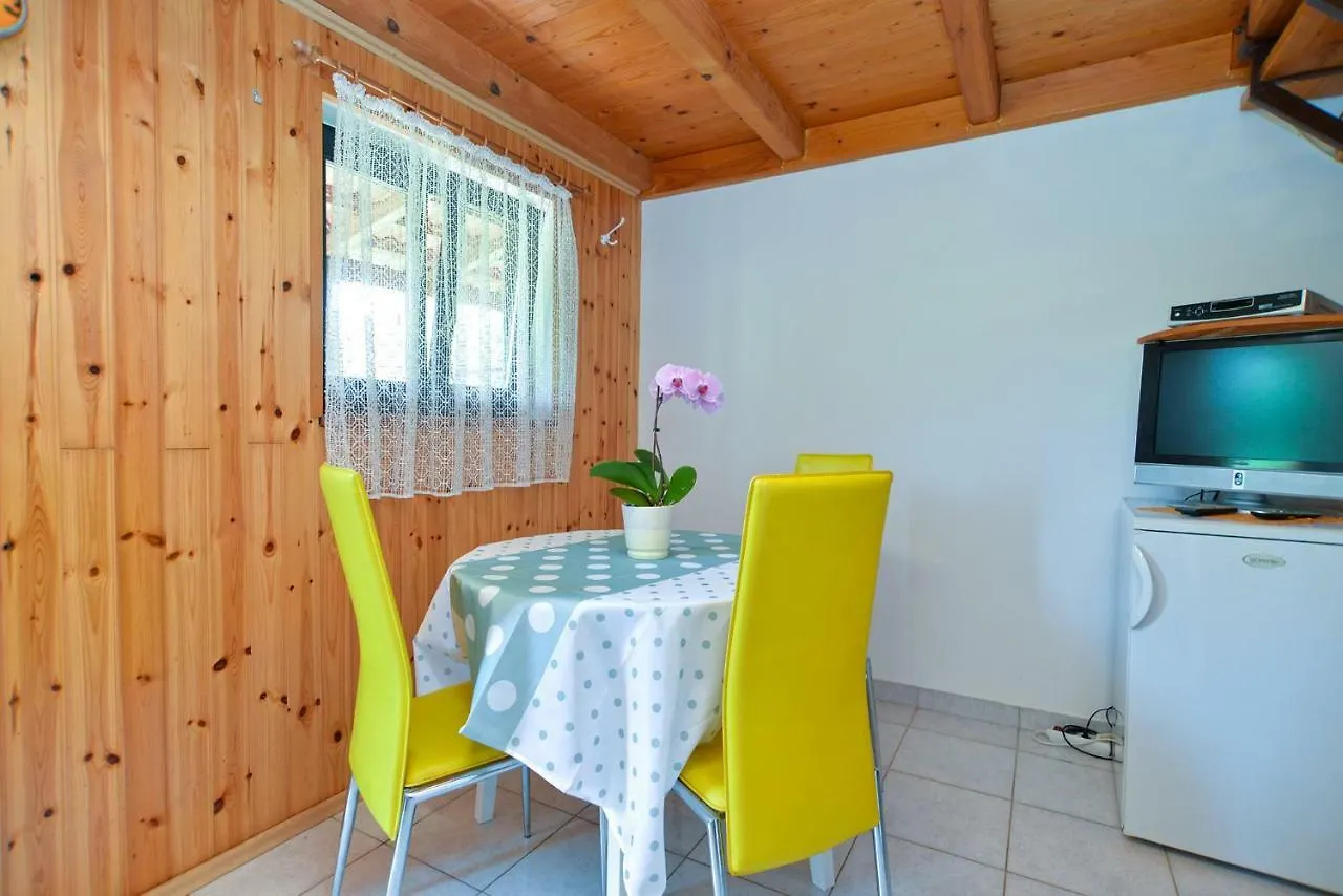 Apartment Mitar 1271 Fazana 0*,  Croatia