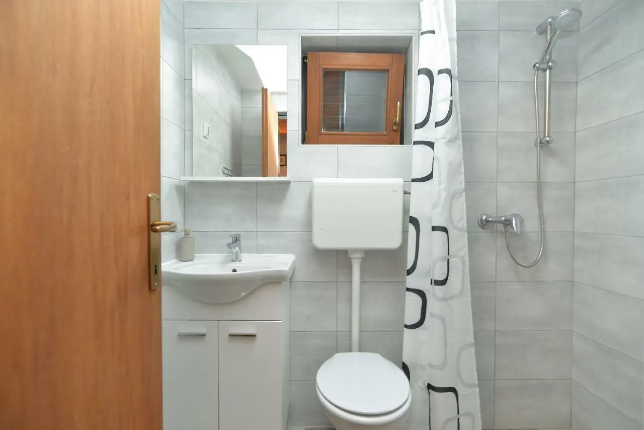 Apartment Mitar 1271 Fažana